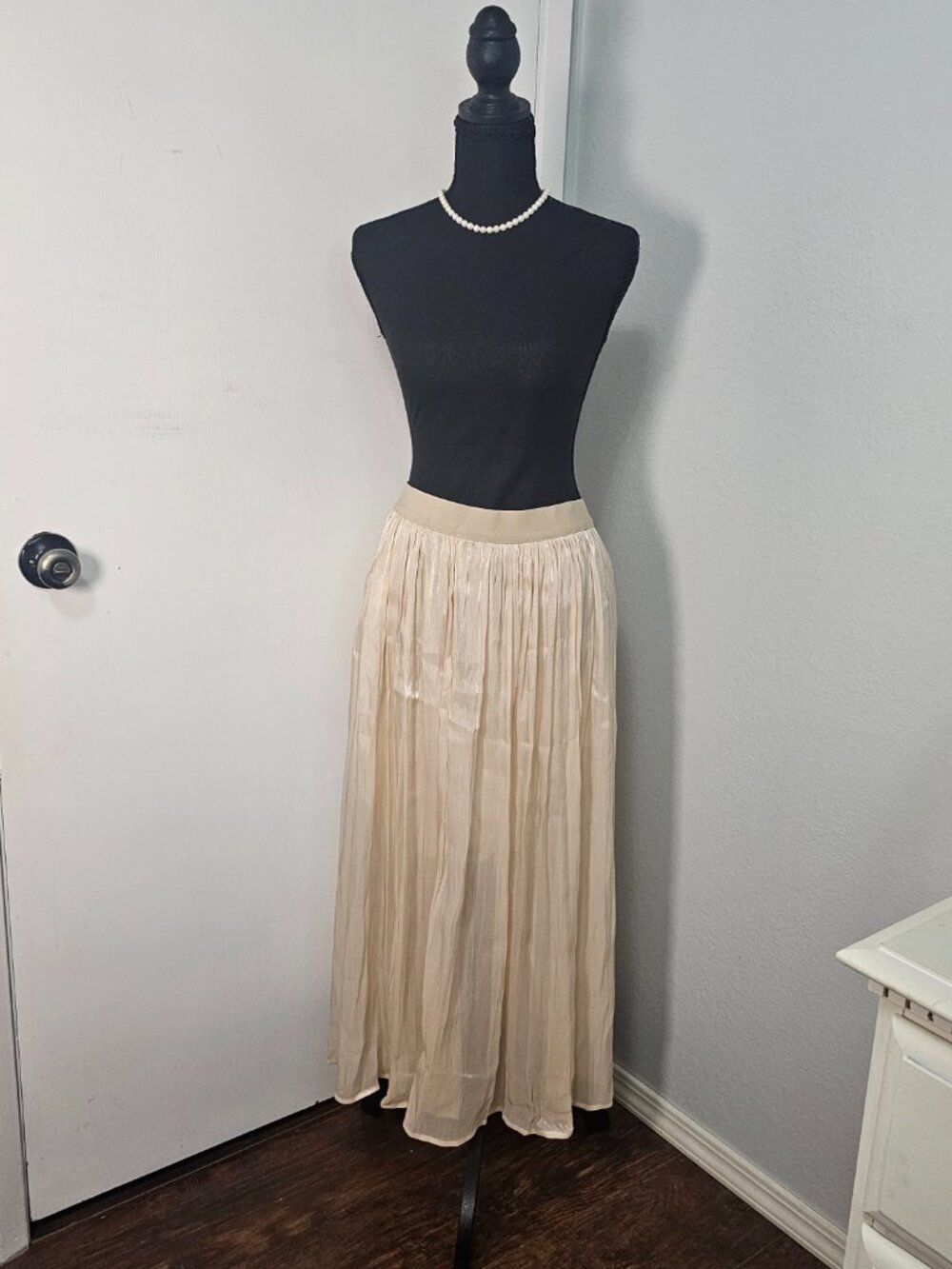 NEW Vintage Gold Pleated High Waist Cocktail Skirt - Size Medium - Picture 2 of 4
